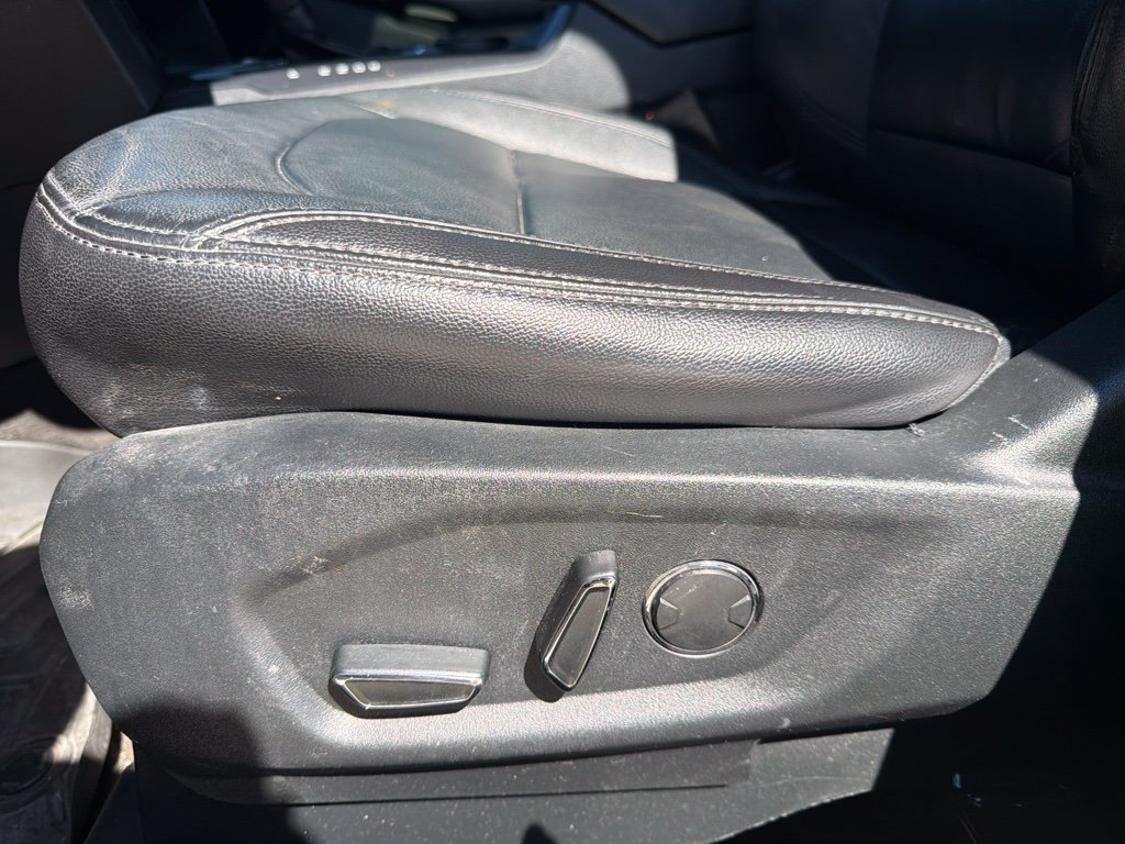 Used 2018 Ford Explorer XLT w/ Equipment Group 202A FWD image 12