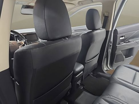 Used 2018 Mitsubishi Outlander GT AWD/4WD image 14