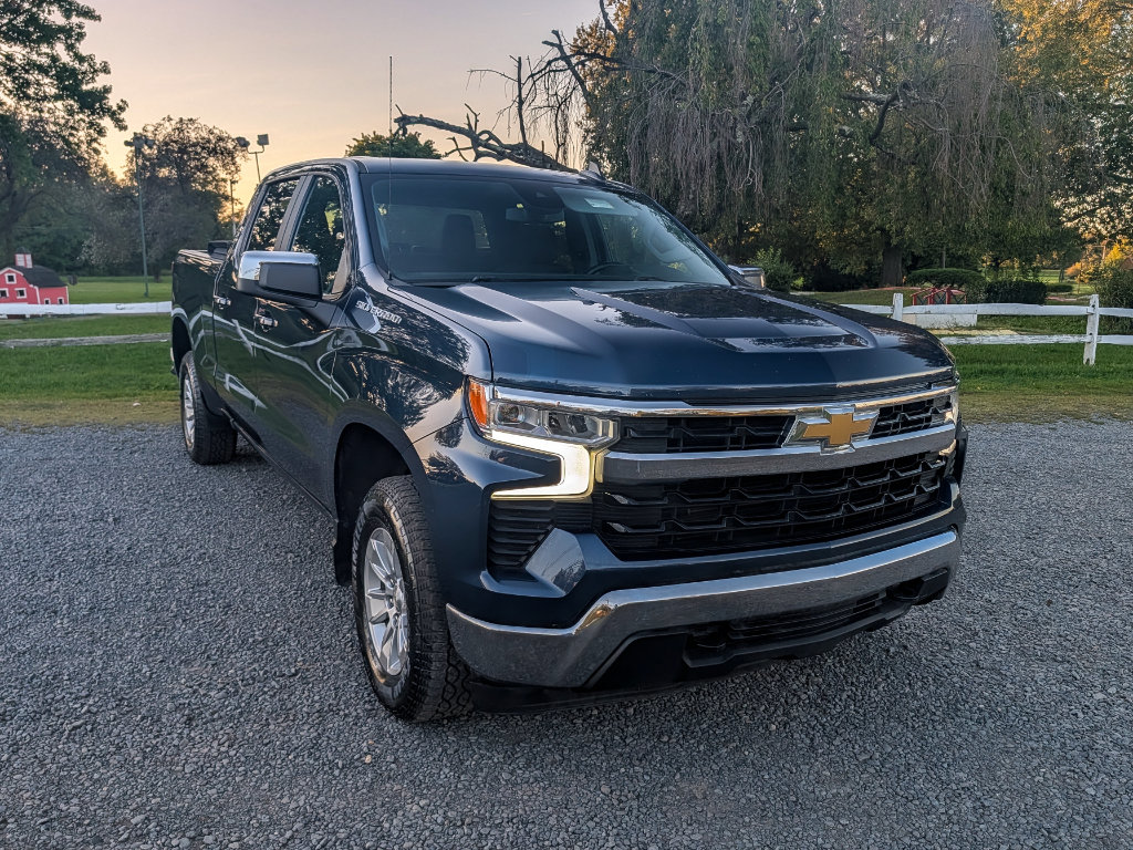 Used 2023 Chevrolet Silverado 1500 LT AWD/4WD image 3