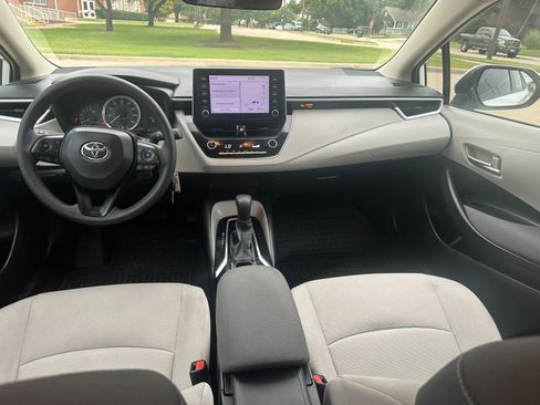 Used 2020 Toyota Corolla LE FWD image 17
