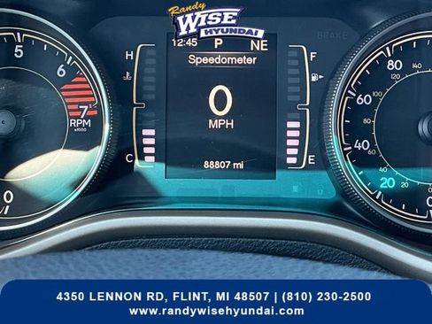 Used 2017 Jeep Cherokee Latitude w/ Cold Weather Group AWD/4WD image 19