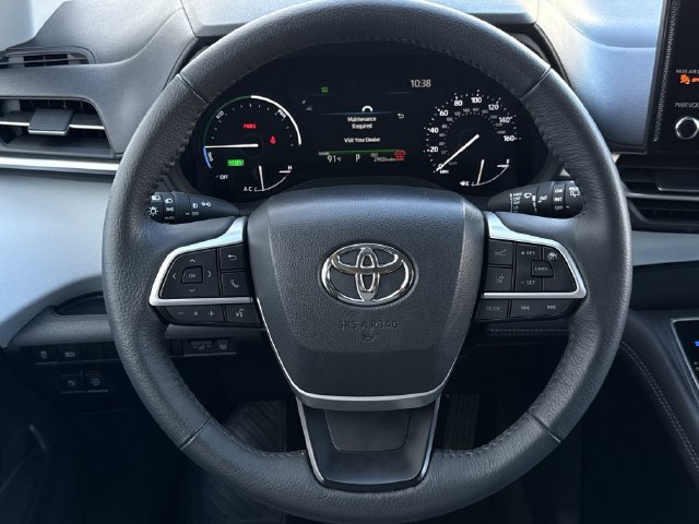 Used 2025 Toyota Sienna XLE FWD image 13