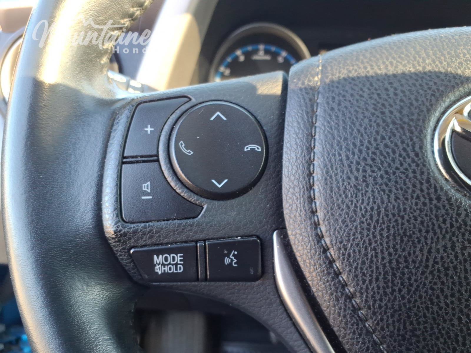 Used 2017 Toyota RAV4 XLE AWD/4WD image 30