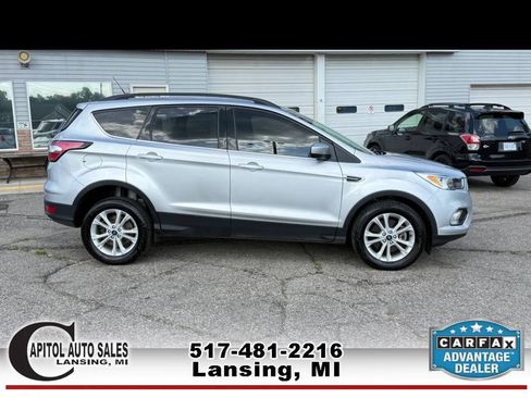 Used 2018 Ford Escape SE w/ SE Sync 3 Package AWD/4WD image 9
