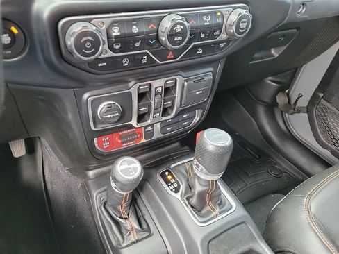 Used 2022 Jeep Gladiator Mojave w/ Cold Weather Group AWD/4WD image 16