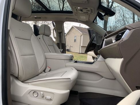 Used 2021 GMC Yukon XL Denali w/ Denali Premium Package image 24