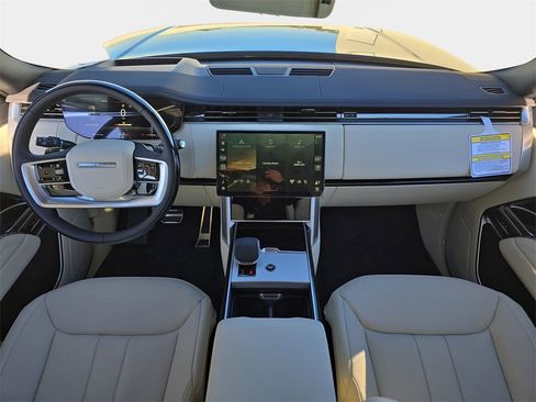 New 2025 Land Rover Range Rover Long Wheelbase SE image 9