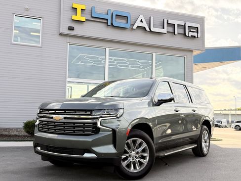 Used 2023 Chevrolet Suburban Premier RWD image 1