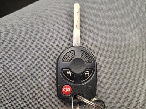 Used 2018 Ford Escape SE w/ SE Sync 3 Package FWD image 32