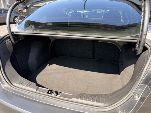 Used 2018 Ford Focus SE w/ SE Appearance Package FWD image 17