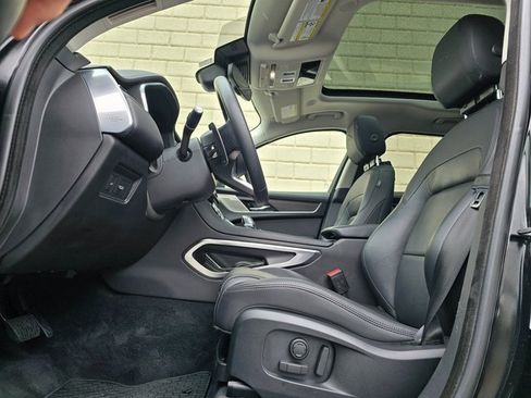 Used 2023 Jaguar F-PACE S image 22