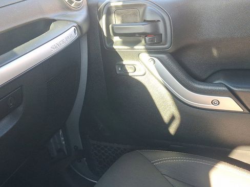 Used 2018 Jeep Wrangler Unlimited Rubicon w/ Cold Weather Group image 31