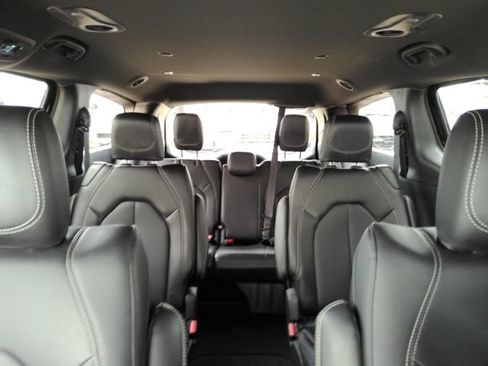 Used 2026 Chrysler Pacifica Select FWD image 38