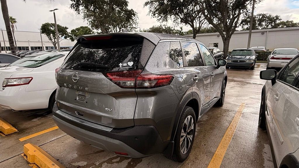 Used 2023 Nissan Rogue SV FWD image 9