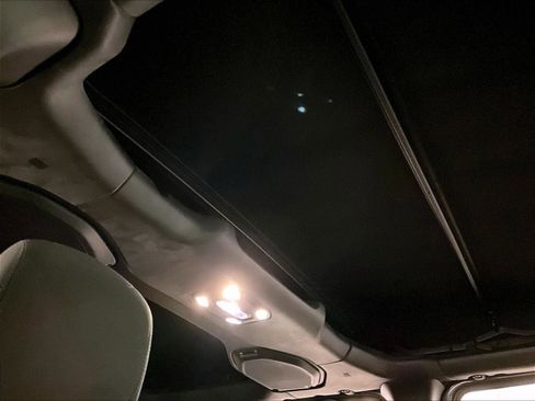 Used 2019 Jeep Wrangler Unlimited Sahara image 21