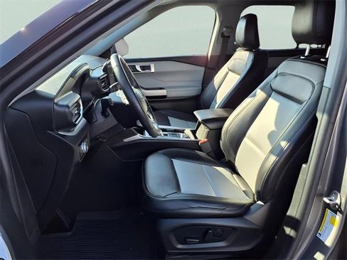 Used 2023 Ford Explorer XLT w/ Equipment Group 202A image 12