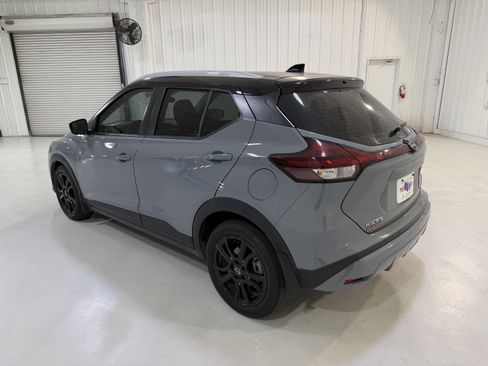 Used 2023 Nissan Kicks SV image 3