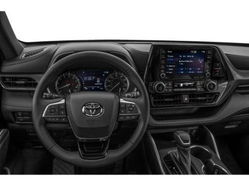 Used 2022 Toyota Highlander XLE AWD/4WD image 10