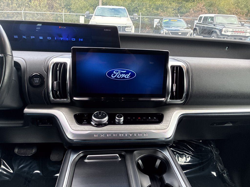 Used 2025 Ford Expedition Max Platinum AWD/4WD image 22