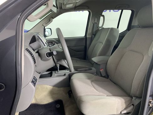 Used 2015 Nissan Frontier SV image 16