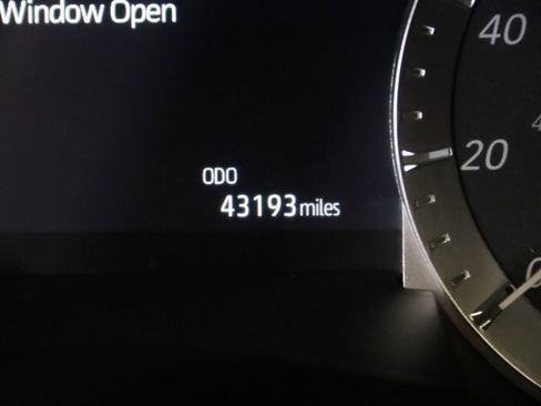 Used 2023 Toyota Highlander L image 18