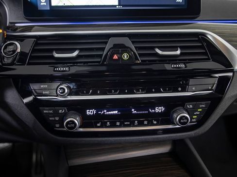 Used 2023 BMW 530i w/ Premium Package RWD image 29