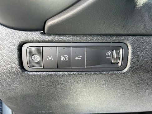 Used 2025 Chevrolet Equinox EV RS FWD image 19