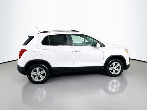 Used 2016 Chevrolet Trax LT w/ LT Sun and Sound Package image 5