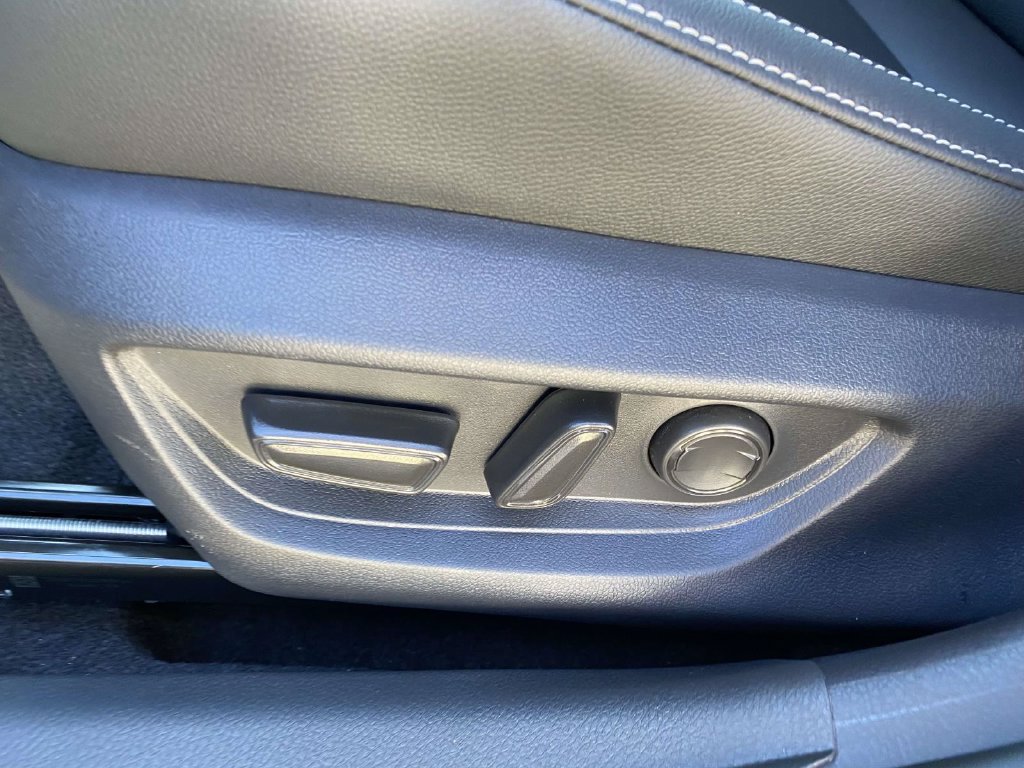 New 2026 Toyota Camry Hybrid FWD image 15