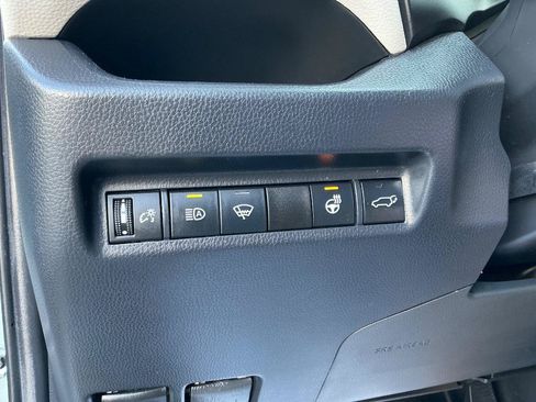 Used 2020 Toyota RAV4 XLE Premium FWD image 22