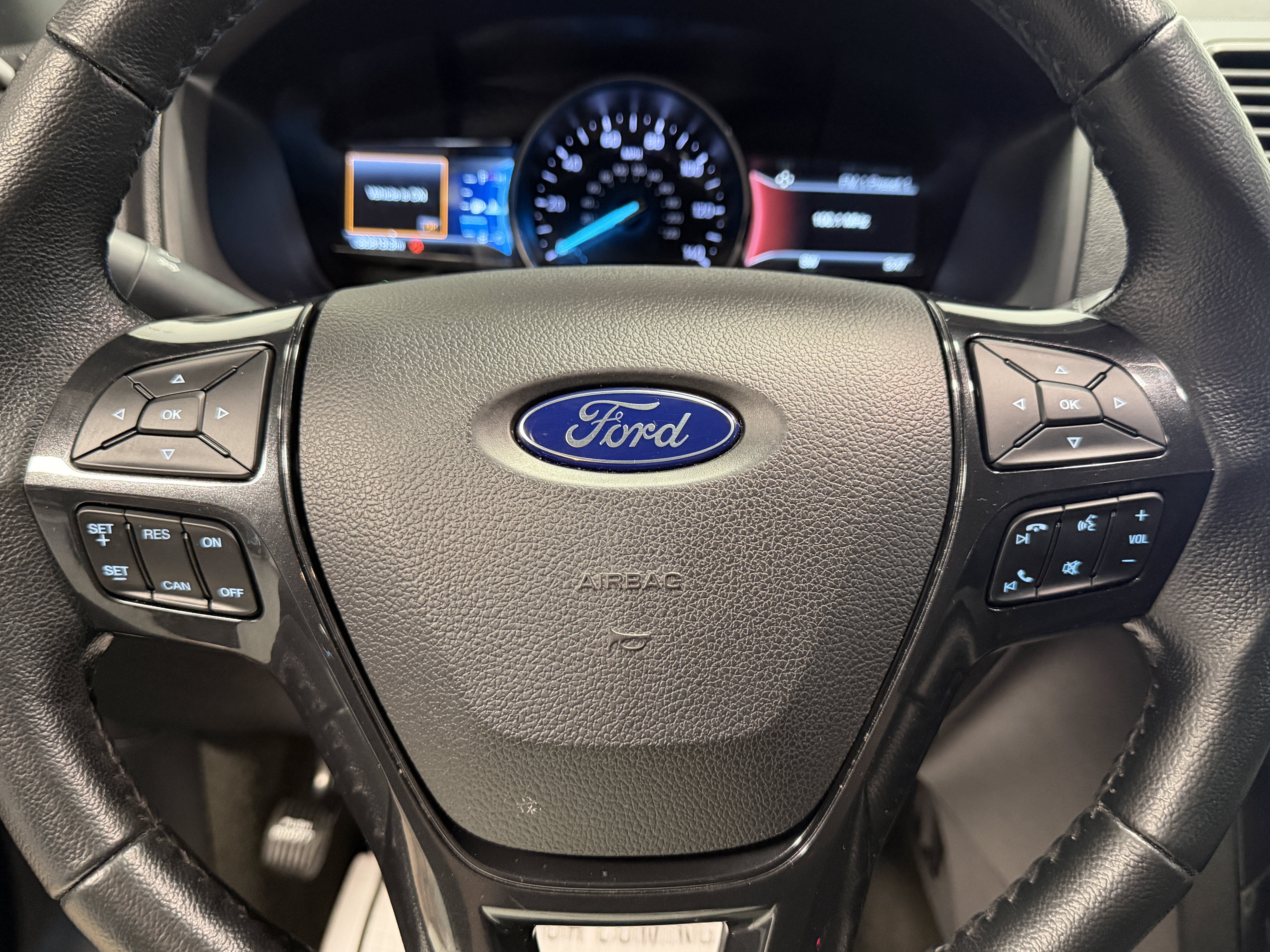 Used 2018 Ford Explorer XLT w/ Equipment Group 201A AWD/4WD image 14