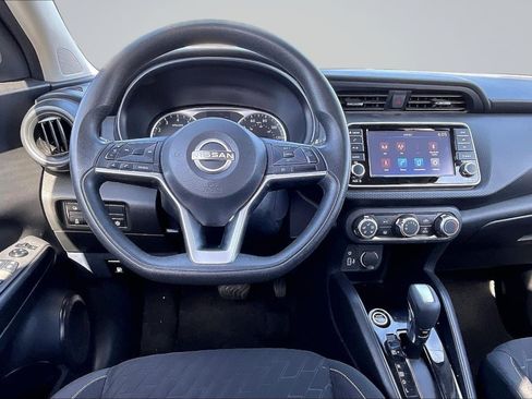 Used 2022 Nissan Kicks S FWD image 5