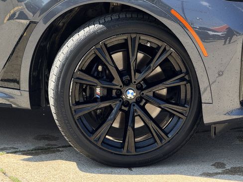 Used 2022 BMW X7 M50i w/ Dynamic Handling Package image 3