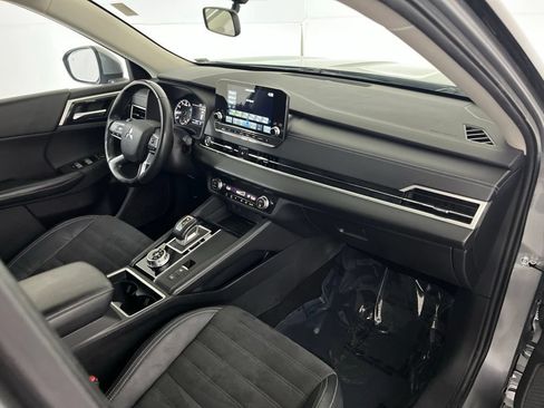 Used 2023 Mitsubishi Outlander SE FWD image 22