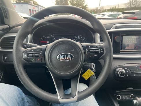 Used 2017 Kia Sorento AWD image 18