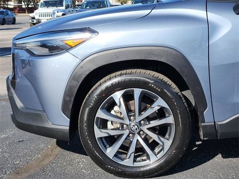 Certified 2024 Toyota Corolla Cross XLE image 6