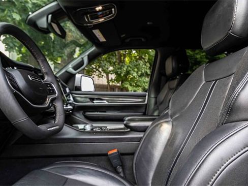 Used 2022 Jeep Wagoneer Series III w/ Flexible Seating Group image 9