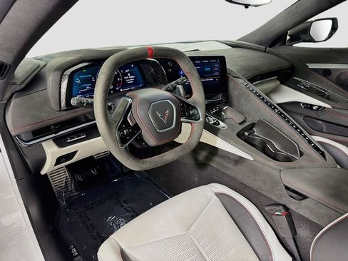 Used 2023 Chevrolet Corvette Stingray Premium Conv w/ Z51 Performance Package RWD image 9