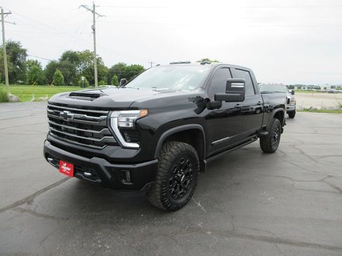 Used 2024 Chevrolet Silverado 2500 High Country w/ High Country Premium Package AWD/4WD image 11