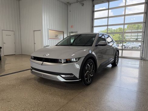 Used 2022 Hyundai Ioniq 5 SE AWD/4WD image 2