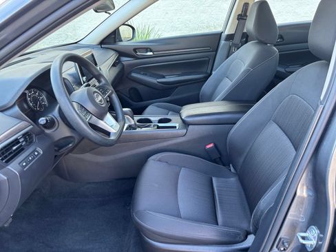 Used 2025 Nissan Altima 2.5 SV FWD image 27