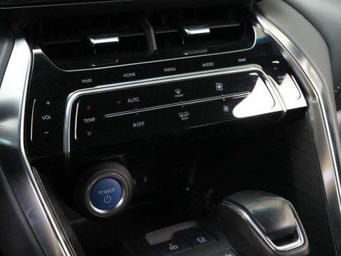 Used 2021 Toyota Venza XLE image 54