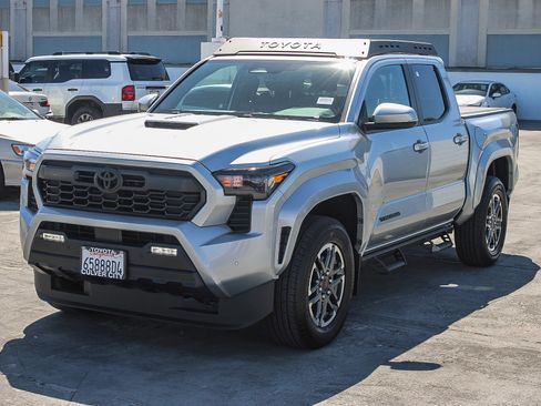 Used 2024 Toyota Tacoma TRD Sport w/ TRD Sport Upgrade Package image 3