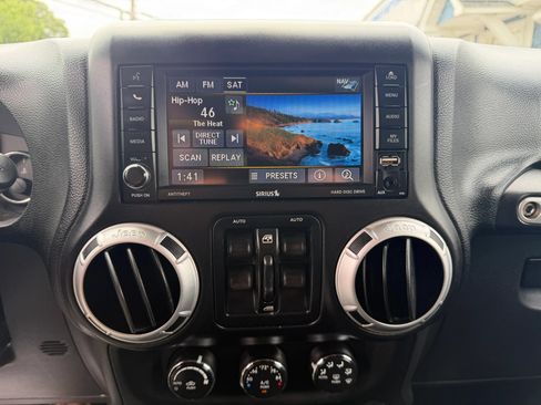 Used 2013 Jeep Wrangler Unlimited Rubicon w/ Dual Top Group AWD/4WD image 18