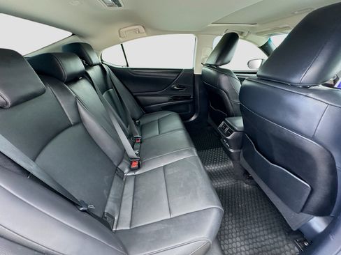 Used 2023 Lexus ES 300h w/ Premium Package image 18