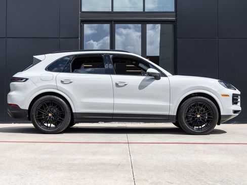 Certified 2024 Porsche Cayenne image 12