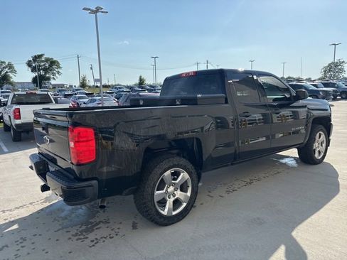 Used 2017 Chevrolet Silverado 1500 Custom w/ Custom Convenience Package RWD image 3