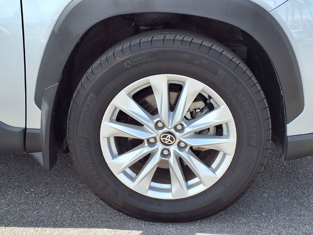 Used 2024 Toyota Corolla Cross LE FWD image 11