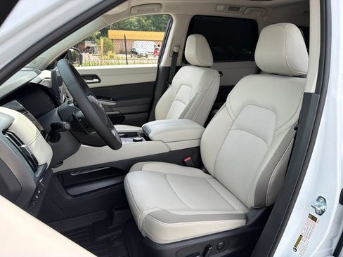 Used 2026 Nissan Pathfinder SL w/ SL Premium Package AWD/4WD image 18