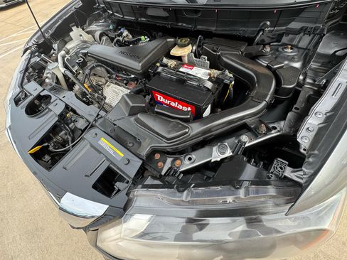 Used 2017 Nissan Rogue SV image 53